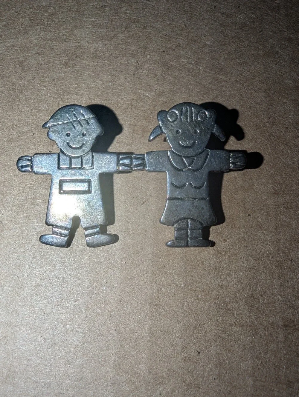 Boy And Girl Holding Hands Brooch Necklace Pin 90s Best